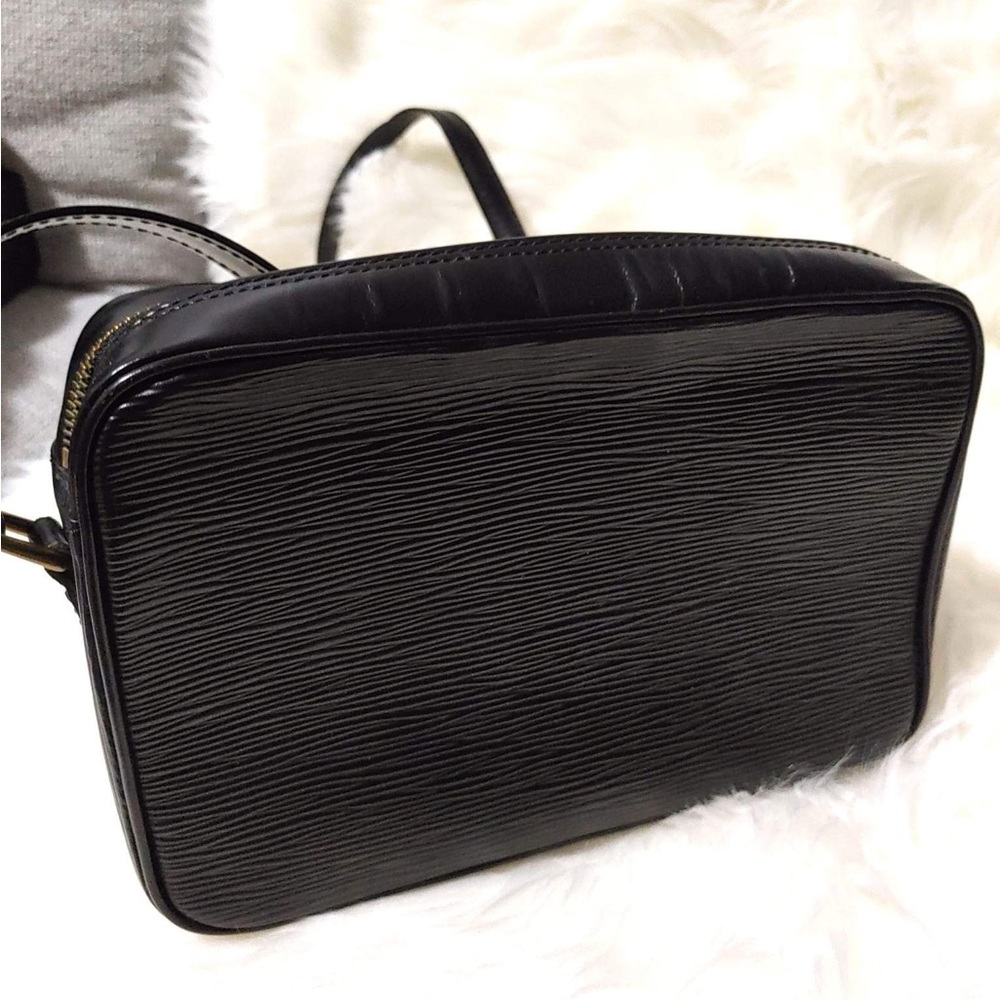 Louis Vuitton Black Epi Leather Shoulder Bag - Picture 7 of 15